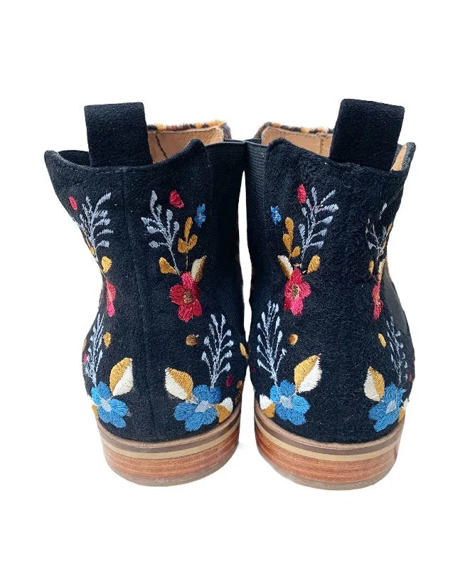 AGUSTINA - EMBROIDERED AND ANIMAL PRINT BOOTIES  JUNÍN