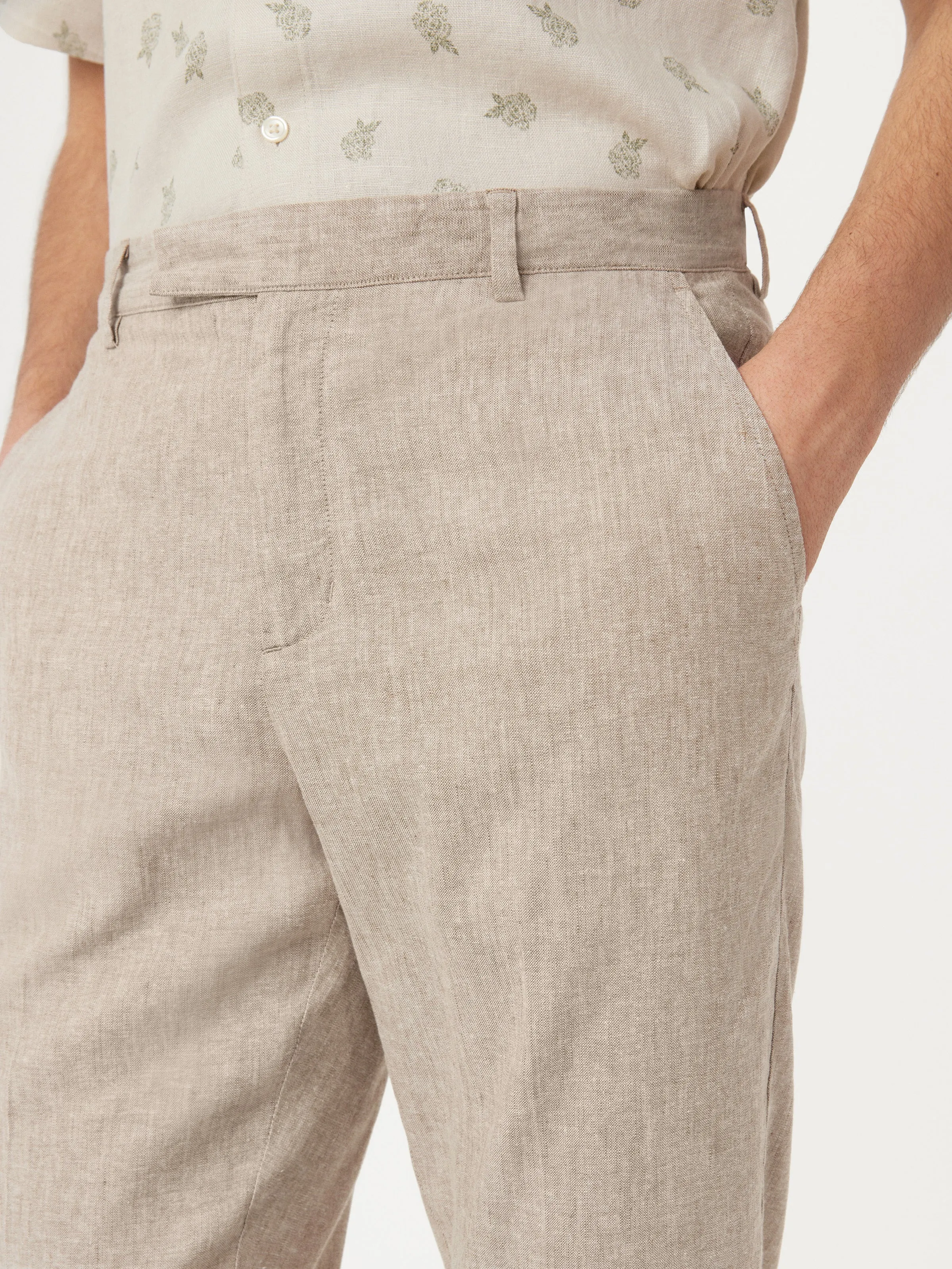 The Colin Tapered Linen Pant in Hazel